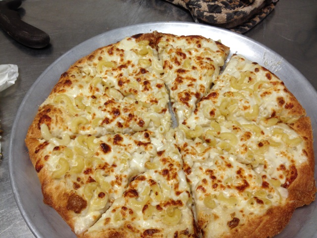 Mac and cheese pizza